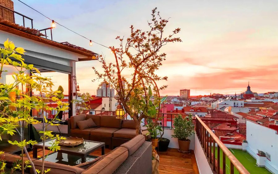 Εκτός βραχυχρόνιας μίσθωσης 53.000 παράνομα τουριστικά καταλύματα στην Ισπανία