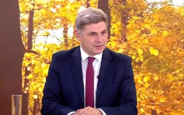 "Η χώρα μας θα μπορούσε να προμηθεύεται φθηνό φυσικό αέριο και για κάποιο λόγο δεν το κάνει", τονίζει ο Φαραντούρης