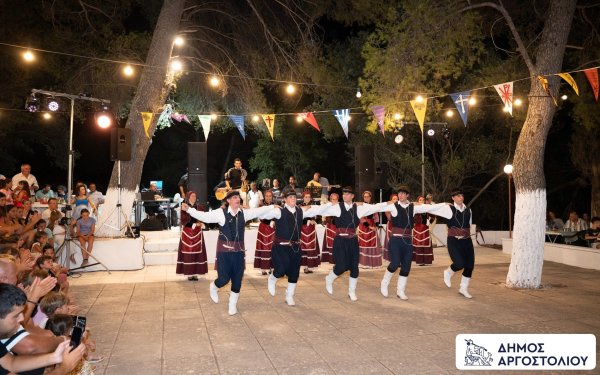 Τα Φαρακλάτα τίμησαν την Αγία Παρασκευή με λαμπρό πανηγύρι