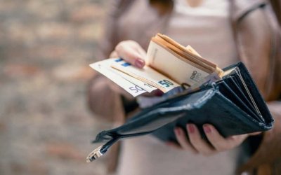 Κατώτατος μισθός: Τα νέα δεδομένα μετά την αύξηση - Ποια επιδόματα «φουσκώνουν» - Τι ισχύει για εργαζόμενους και άνεργους