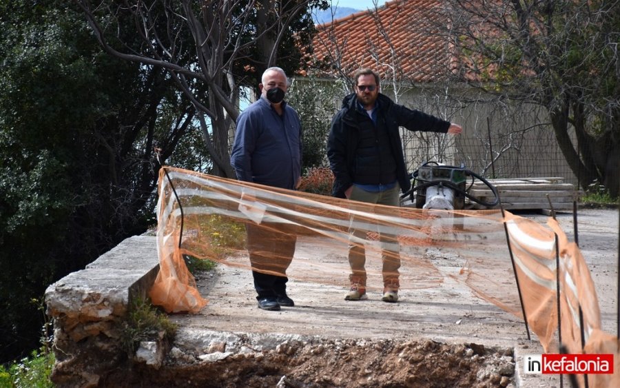 O Αντώνης Παπαδάτος με τον αντιδήμαρχο Τεχνικών Εργων Διονύση Μινέτο