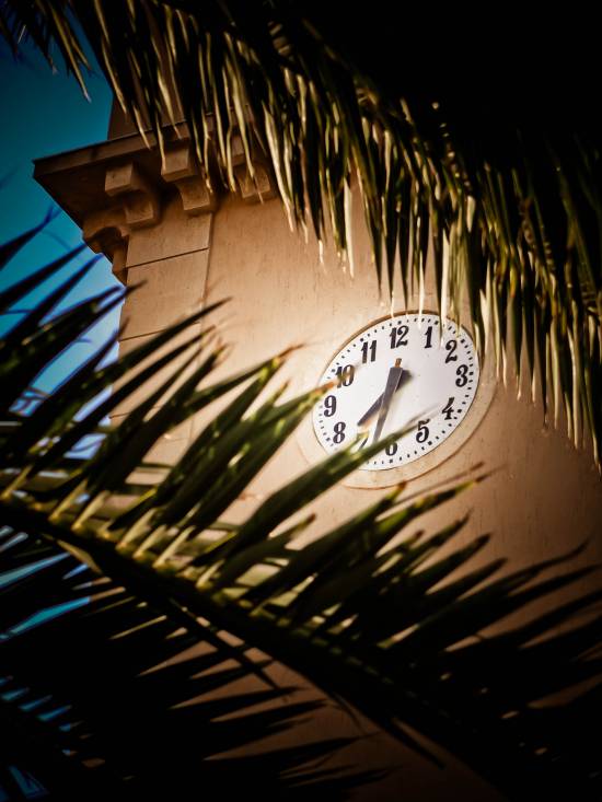 Το ρολόι της πλατείας καμπάνας από μια διαφορετική άποψη (φωτο : Φοίβος Μποζάς)