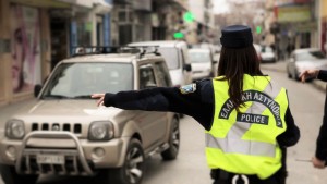 Ένας τροχονόμος και γρήγορα έξω από τα σχολεία στο Νάπιερ!
