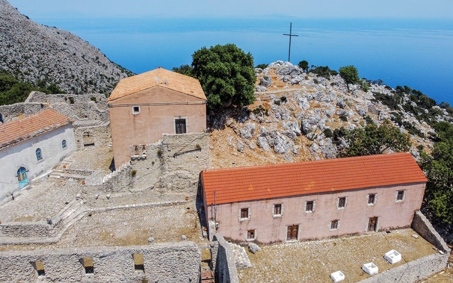 Ιερά Αγρυπνία της Υπαπαντής και κοπή της πίτας στην Ι.Μ. Άτρου