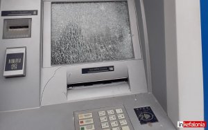 Αργοστόλι: Εκτός λειτουργίας με σπασμένη οθόνη το ATM της Alpha Bank στην Βύρωνος (εικόνες)