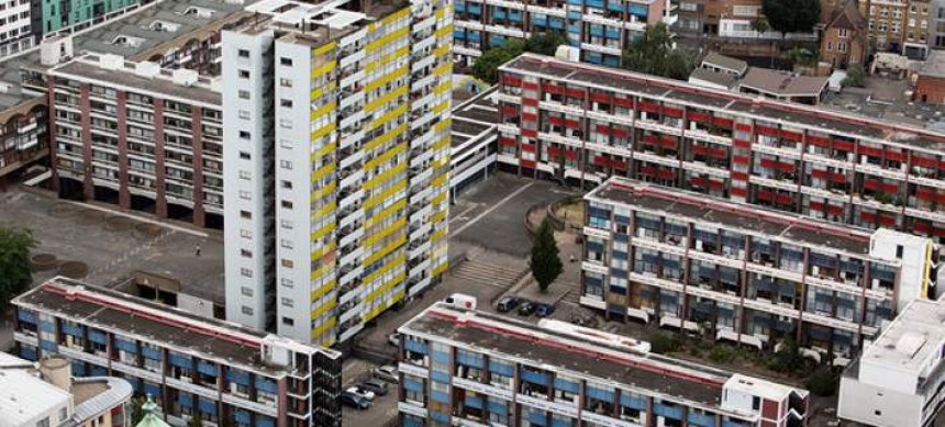 Πώς είναι να ζεις στην πολυκατοικία Barbican του Λονδίνου - Ενα τέρας με κρυφή χλιδή [εικόνες]