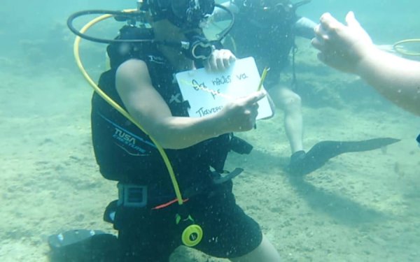 Πρόταση γάμου… κάτω από τη θάλασσα στην Κεφαλονιά!