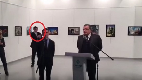 Νέο συγκλονιστικό βίντεο από τη δολοφονία του Ρώσου πρέσβη