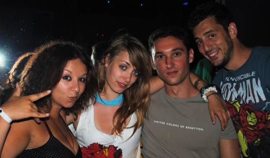 Όμορφες παρουσίες όλο χάρη και όλο νάζι στο Bass Club!