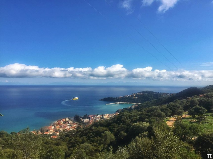 Ανεβαίνοντας στην Άτρο, με αγνάντι στο Ιόνιο...