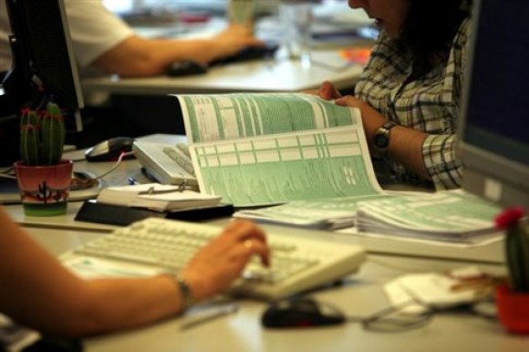 Έως τη Δευτέρα η εμπρόθεσμη υποβολή φορολογικών δηλώσεων