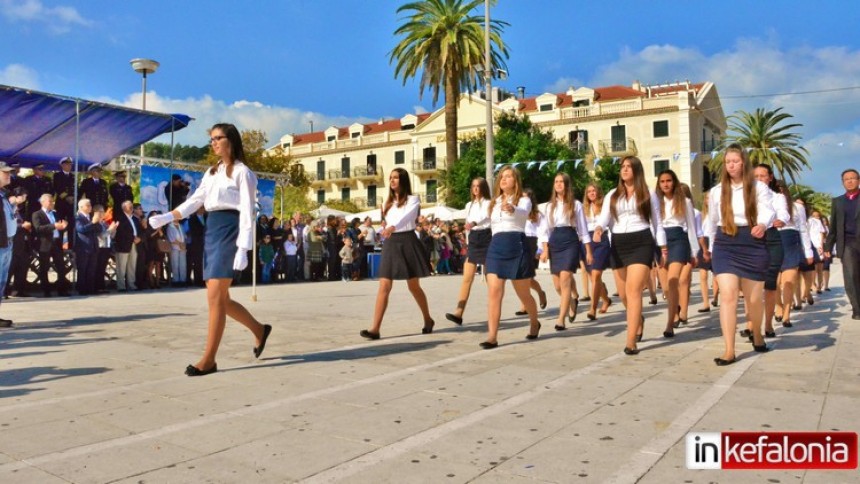 Τα νιάτα είχαν την τιμητική τους στην παρέλαση της 28ης Οκτωβρίου στο Αργοστόλι (εικόνες + video)