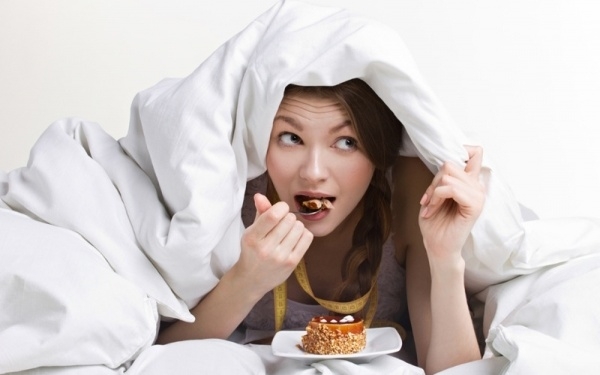 Γιατί δεν πρέπει να τρώμε πολύ αργά το βράδυ