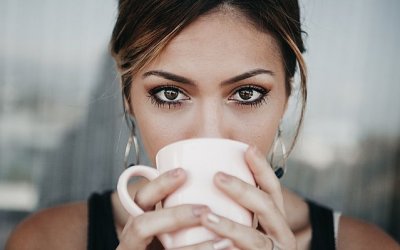 Τι μπορεί να συμβείστο σώμα σου αν το πρώτο πράγμα που κάνεις το πρωί είναι να πίνεις καφέ