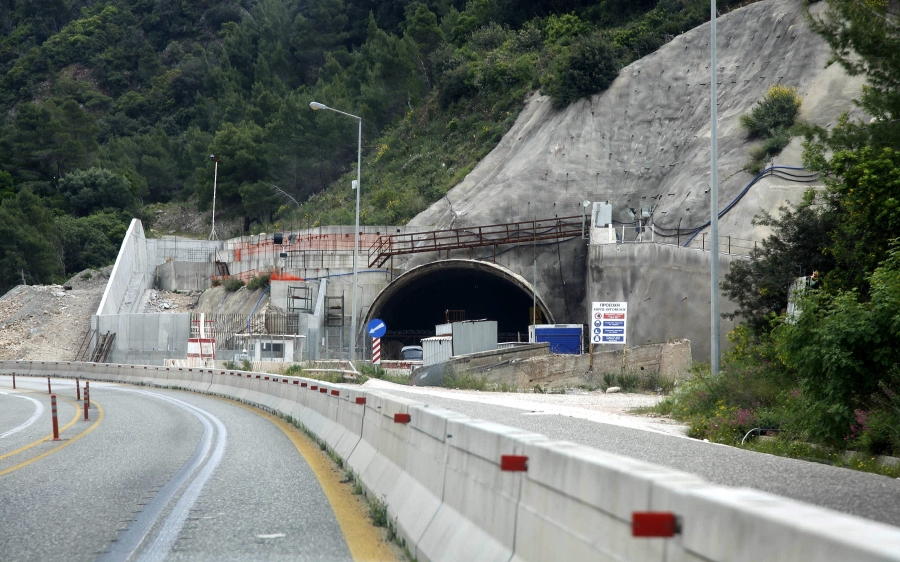 Νέα εμπόδια στον άξονα Πάτρας -Πύργου -«Εγκλωβισμένο» το έργο