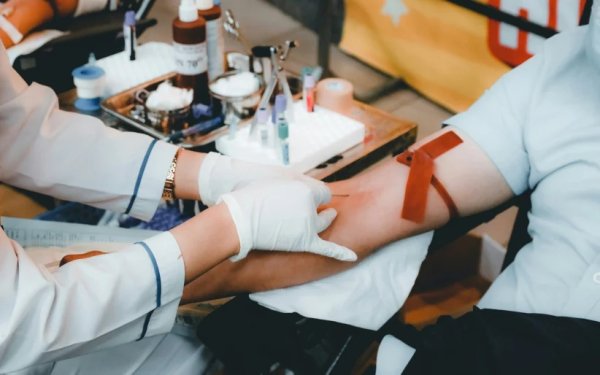 Απλή εξέταση αίματος μπορεί να βοηθήσει στην πρόληψη χιλιάδων καρδιακών επεισοδίων