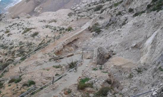 Εξαφανίζονται τα σκαλιά στην Πλατιά Άμμο!