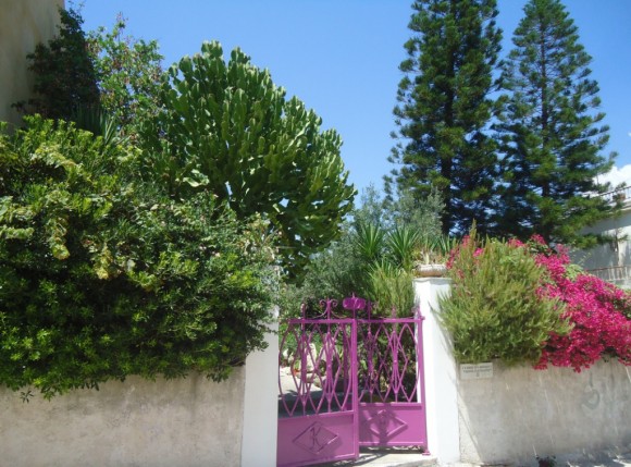 "16 Χρόνια Αισθητικές Υποθήκες & Αναφορά στα αισθητικά δρώμενα της σύγχρονης πινακοθήκης Villa Ροδόπη του Κώστα Ευαγγελάτου