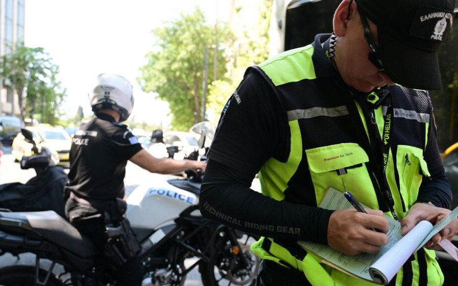Ψηφιακές οι κλήσεις από την Τροχαία: Τέλος τα μπλοκάκια – Πώς θα γίνεται η πληρωμή