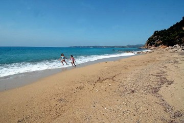 Καθαρίζουμε την παραλία του Άγιου Σπυρίδωνα στο Ληξούρι
