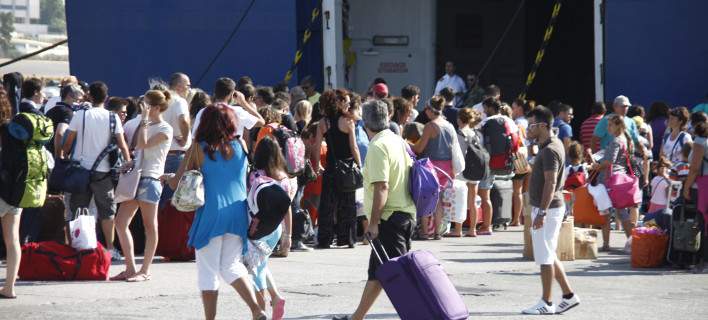 Η πιο μαζική «φυγή» καλοκαιριού -Πληρότητα σε ΚΤΕΛ, πτήσεις και πλοία εν όψει Δεκαπενταύγουστου