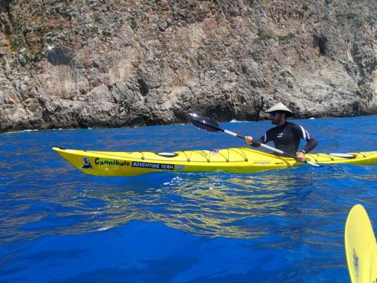 Εφτασε στα παράλια της Αλβανίας με το καγιάκ του o Γιώργος Ποταμιάνος! ( Οι συντεταγμένες της θέσης του)