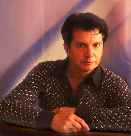 Τα ζωγραφικά και ποιητικά "περίπλοκα μονοπάτια" του Κώστα Ευαγγελάτου σε ατομική έκθεση στο Παρίση