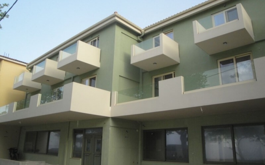 Πωλούνται διαμερίσματα στον Πόρο