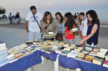 Bazaar Βιβλίου και παράσταση Καραγκιόζη στον Πόρο