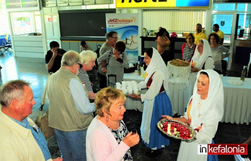 Θερμή υποδοχή και πλατιά χαμόγελα, στην πρώτη άφιξη της Jet2 από το Εδιμβούργο στην Κεφαλονιά (εικόνες + video)