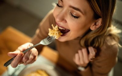 Γιατί πεινάς, ενώ μόλις έφαγες; 6 λάθη που κάνεις και πώς να τα αντιμετωπίσεις!