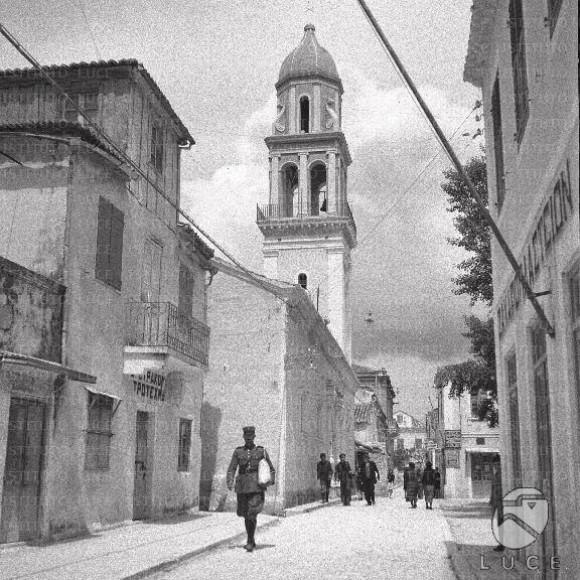 Η προσεισμική εκκλησία του Αγίου Σπυρίδωνα, στο Λιθόστρωτο το 1941