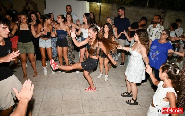 Το Παραδοσιακό Πανηγύρι της Παναγίας στα Σιμωτάτα – Μουσική, Χορός & Παράδοση