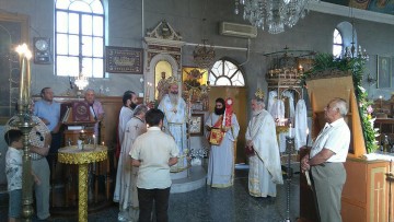 Ο Μητροπολίτης Δημήτριος στην πρωινή Θεία Λειτουργία του Αγίου Παντελεήμονα Πουλάτων (εικόνες)