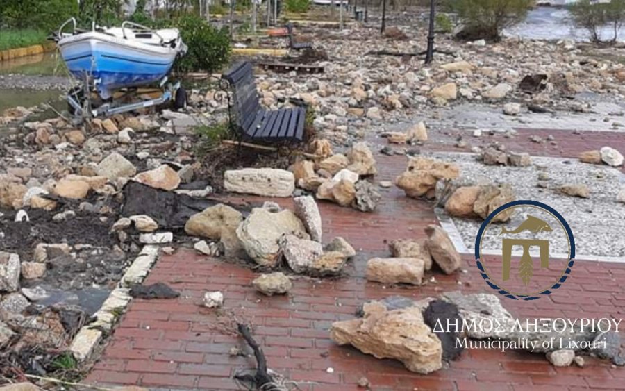 Ληξούρι: Μεγάλες καταστροφές κατά μήκος του παραλιακού δρόμου (εικόνες)