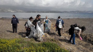 Καθαρισμός παραλιακής διαδρομής Πόρτο- Λογγό από την Εθελοντική ομάδα Παλλικής