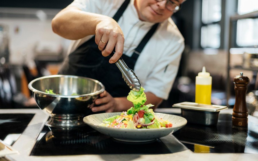 Ζητείται προσωπικό για κουζίνα και σέρβις σε εστιατόριο στο Αργοστόλι