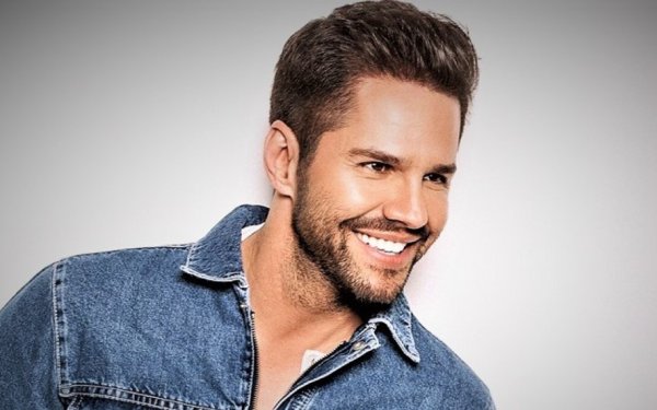 Ο Δήμος Αργοστολίου ετοιμάζεται για μια λαμπερή Χριστουγεννιάτικη εκδήλωση με τον Γιώργο Τσαλίκη