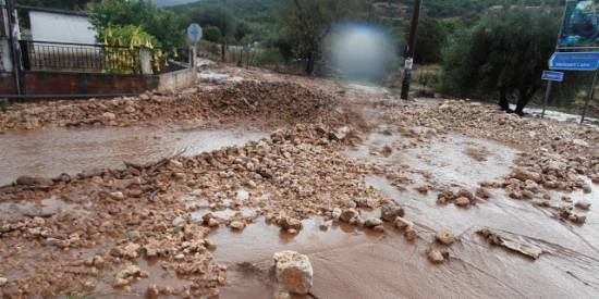 Εικόνες από τον πλημμυρισμένο Καραβόμυλο