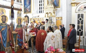 Γιορτάζει ο Καραβάδος! Με λαμπρότητα ο Μέγας Αρχιερατικός Εσπερινός Κωνσταντίνου και Ελένης (εικόνες/video)