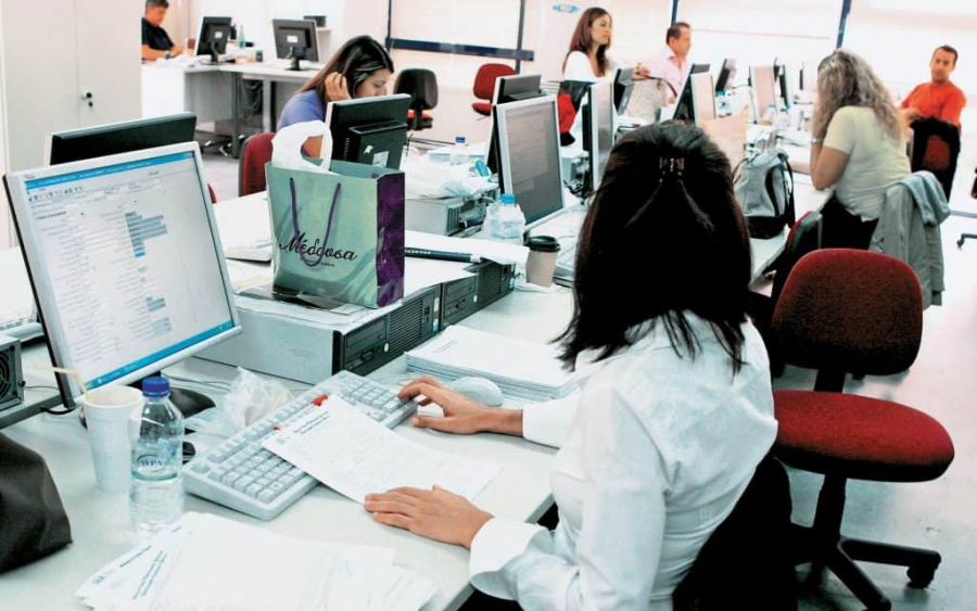 Οι 10 αλλαγές σε άδειες & ωράρια δημοσίων υπαλλήλων (λίστα)