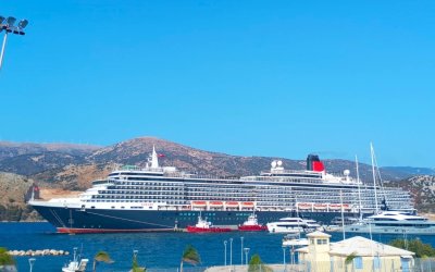 Το εντυπωσιακό Queen Victoria μας ''χαιρετάει'' κατά την σημερινή αναχώρησή του απο την Κεφαλονιά