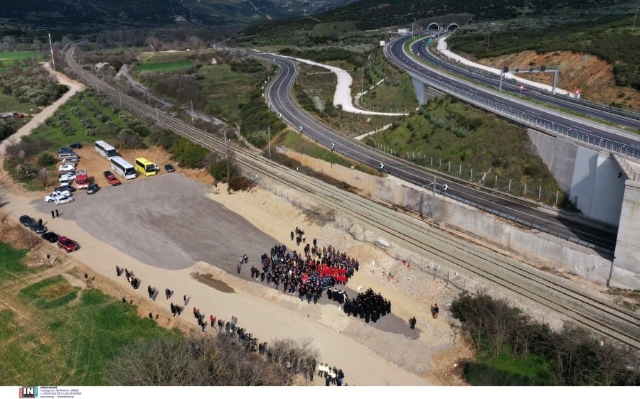 Αρνείται κάθε εμπλοκή με το «μπάζωμα» των Τεμπών ο Τριαντόπουλος και «δίνει» την Πυροσβεστική