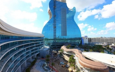 Εγκαινιάστηκε το εντυπωσιακό Guitar Hotel στη Φλόριντα