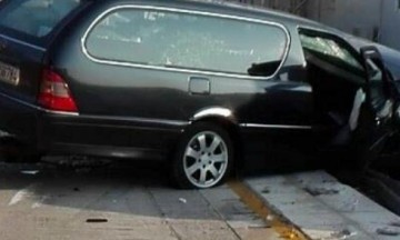 Ηλεία - Μέθυσαν οι νεκροθάφτες και έχασαν τον νεκρό από το φέρετρο