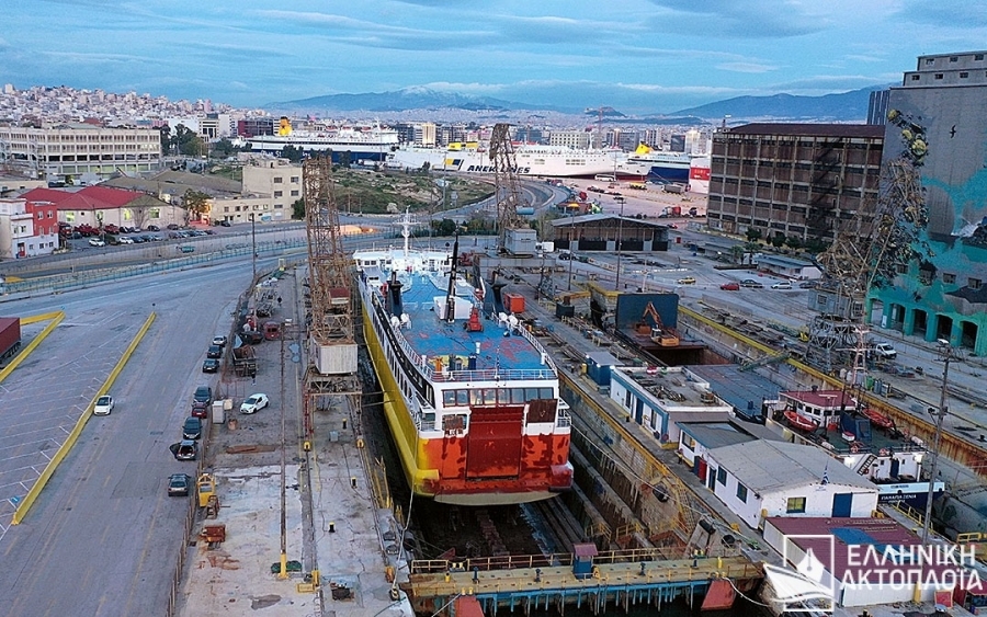 Στα χρώματα της LEVANTE FERRIES άρχισε να βάφεται το ΑΝΔΡΕΑΣ ΚΑΛΒΟΣ
