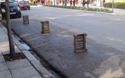 Πρόστιμο 400 ευρώ σε όσους καταλαμβάνουν παράνομα δρόμο ή πεζοδρόμιο