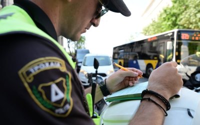 Νέος ΚΟΚ: Τι ισχύει για μπουφάν, καφέ και τις σακούλες στο αυτοκίνητο - Διευκρινίσεις του υπουργείου