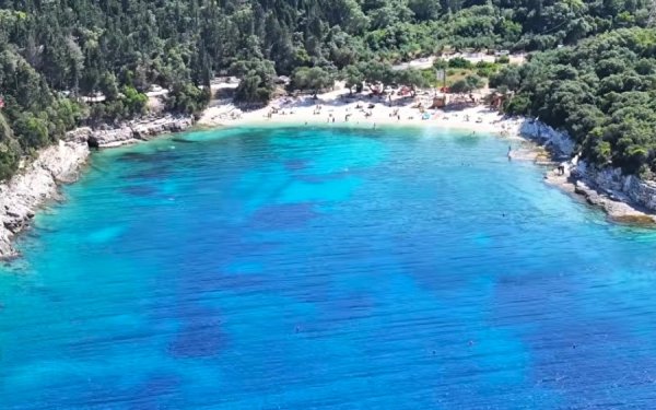 Η παραλία Εμπλύση: Ένας ξεχωριστός προορισμός κοντά στο Φισκάρδο