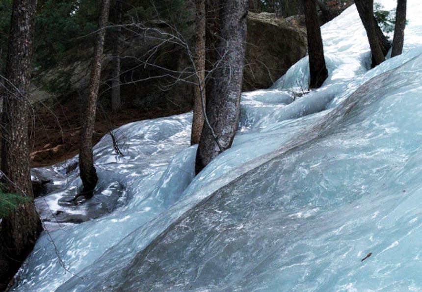 Ένα σπάνιο παγωμένο ποτάμι στη Ρωσία!